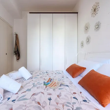 Keys Of Italy - Portenuove 18 - Pn1 - Train Station, One Bedroom Flat 2 To 4 Guests *